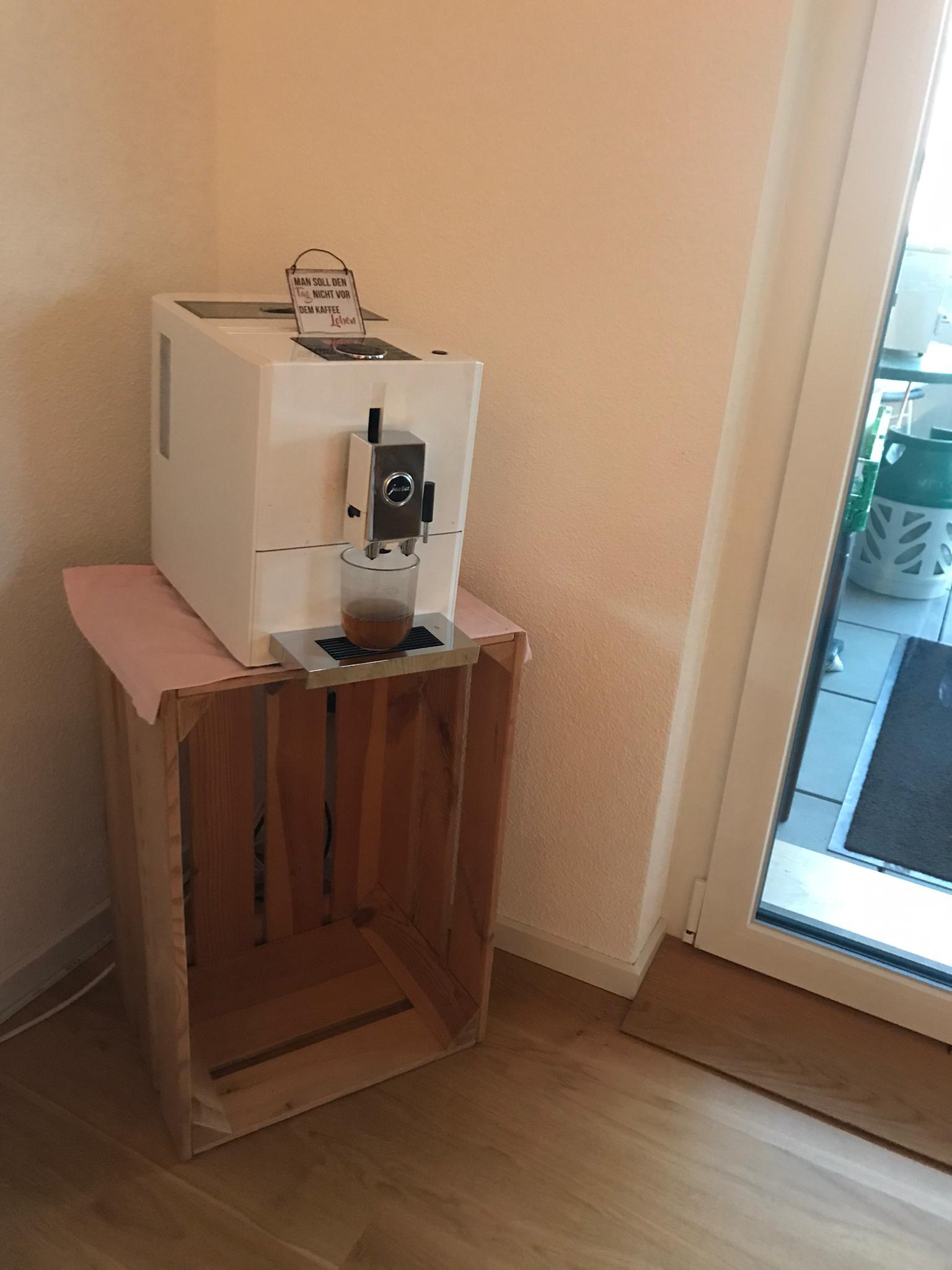 SMArt Innovations_reinfahrbare Harasse_Bedienung Kaffemaschine.jpeg